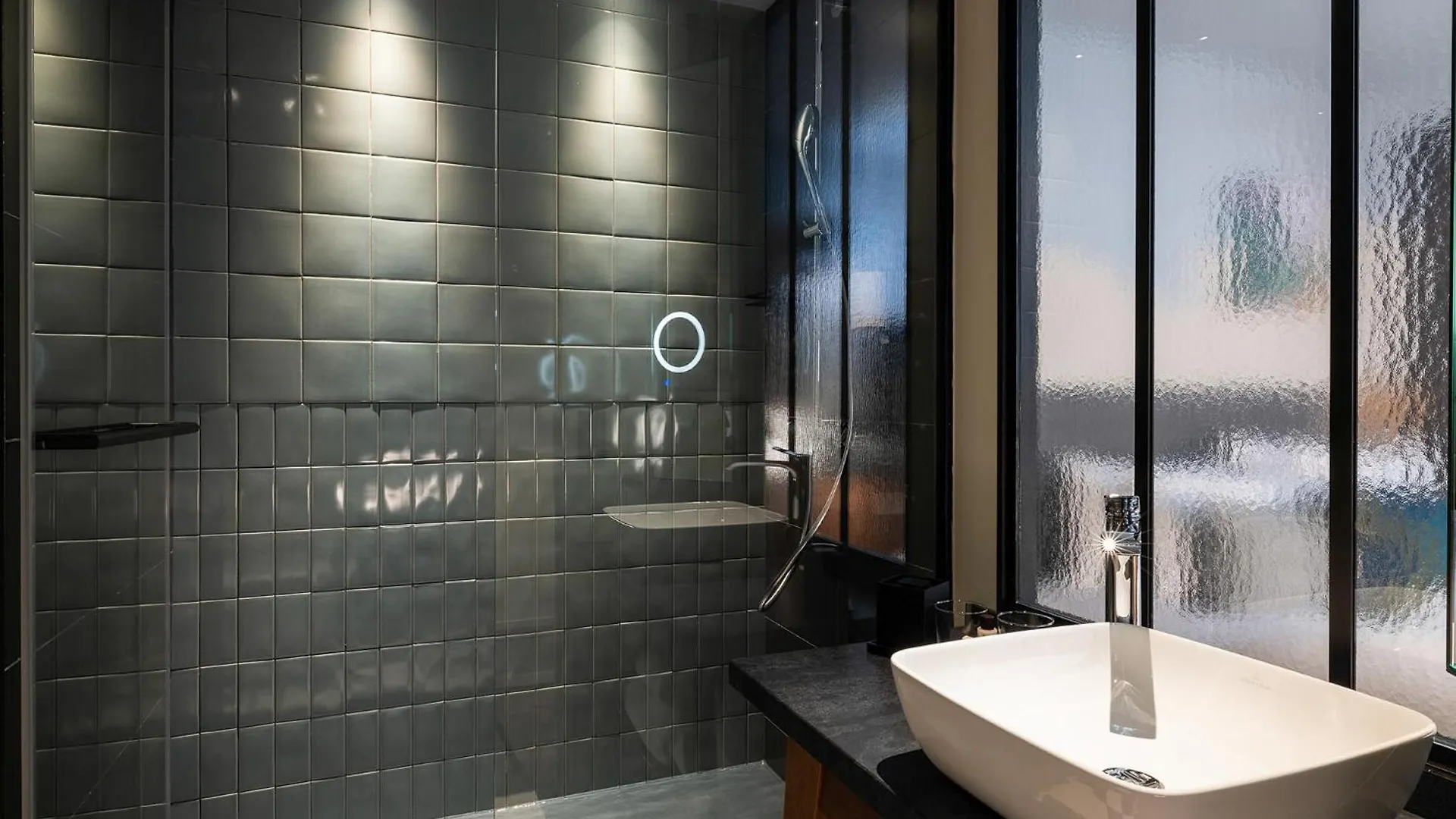 Arotel Hotel 4*
